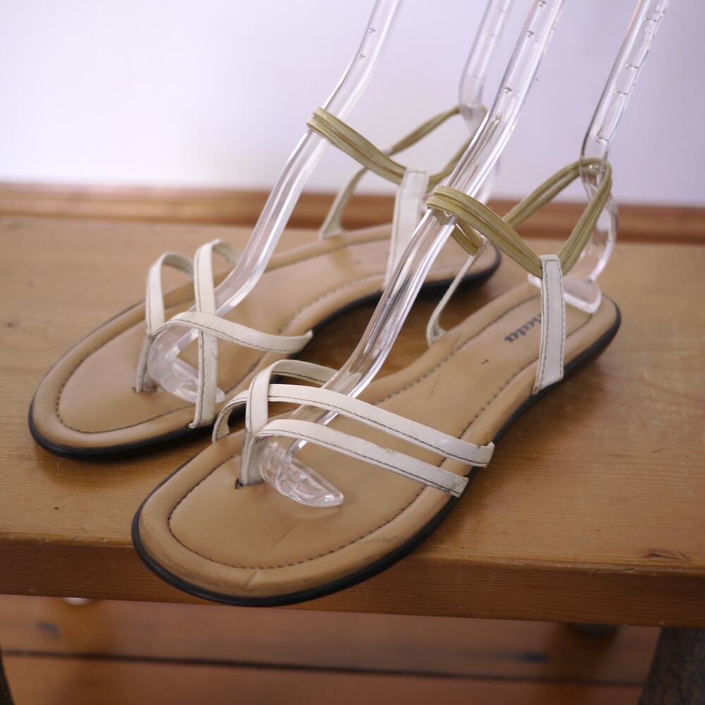 BATA White Vegan Faux Leather Ankle Strap Sandal Thongs 9.5 40